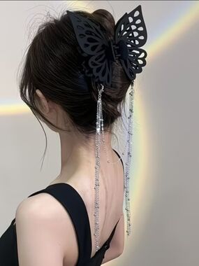 Black Butterfly Hair Clip w/ Chain Tassel Gothic Y2K Aesthetic Claw Clip Elegant